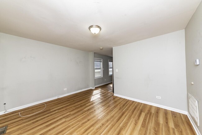 Foto del edificio - 2 bedroom in Chicago IL 60607