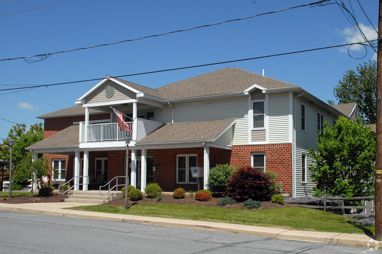 Primary Photo - Colonial Square Apartments