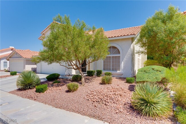 Building Photo - 20 Fantasia Ln