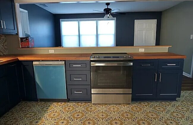 Building Photo - 3601 Eastgate Dr