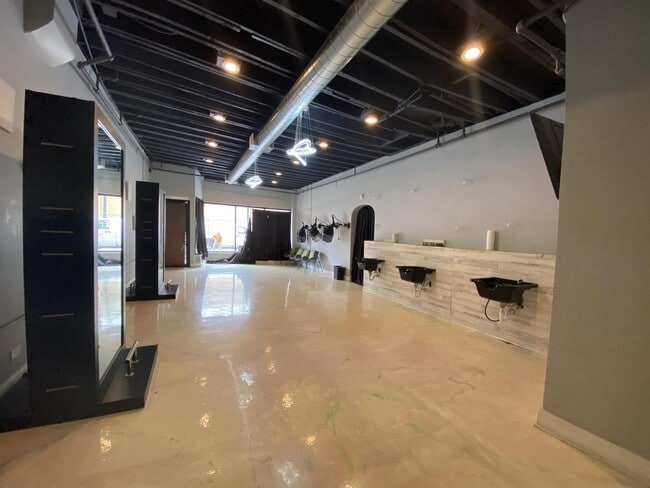 Foto del edificio - 5742 W Chicago Ave