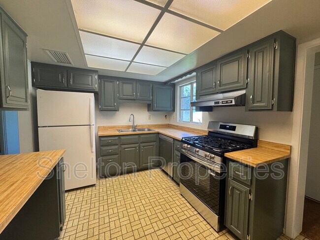 Foto del edificio - 718 W Glenn Dr