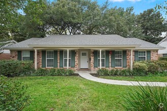 Building Photo - 10311 Londonderry Dr
