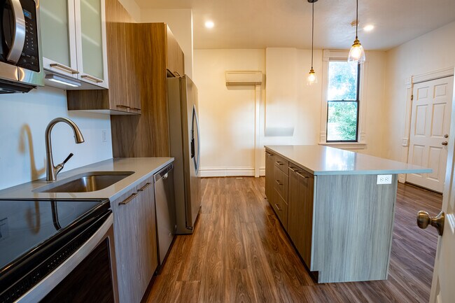 Kitchen - 546 N 400 W