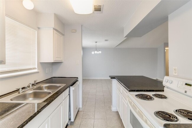 Building Photo - 2530 Long Reach Dr