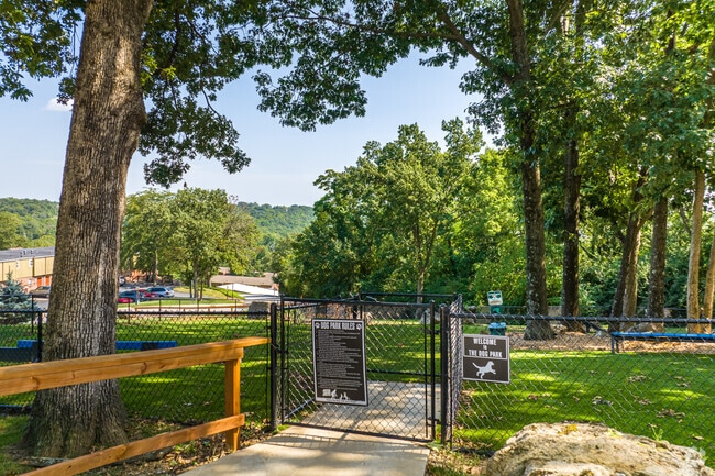 Dog Park - Kirkwood Bluffs Apartments