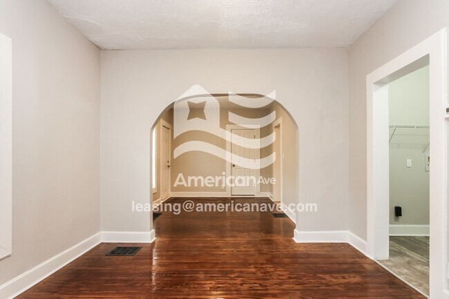 Building Photo - 1318 N Warman Ave