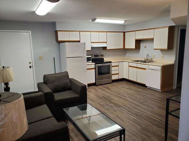 2 bedroom 1 full bath - 111 S Lincoln Ave