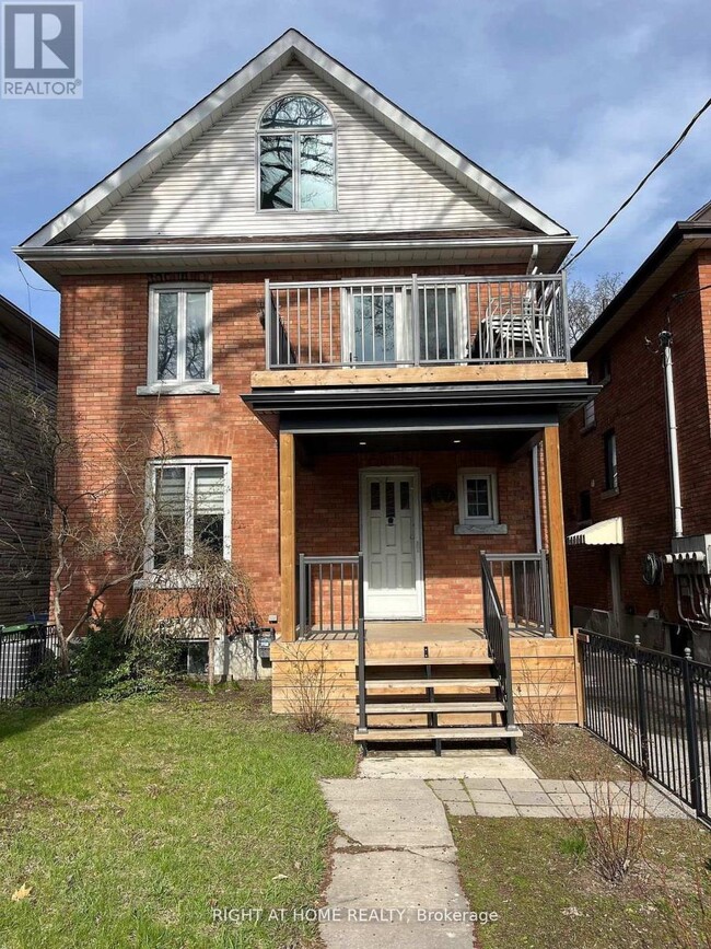 Building Photo - 157 Medland St