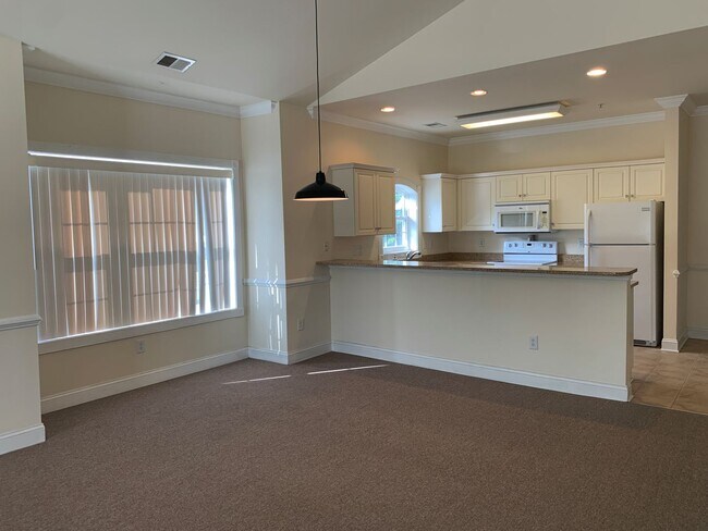 Foto del edificio - ONE MONTH FREE with an eighteen-month leas...