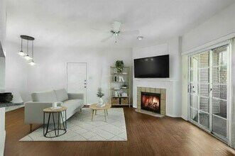 Building Photo - 1001 Liberty St