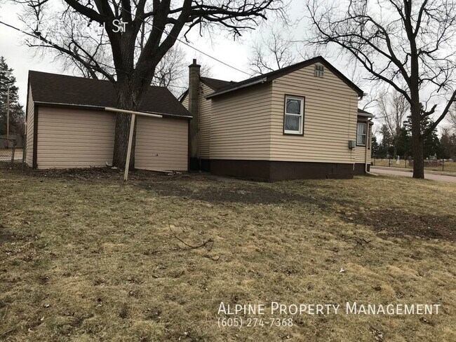 Foto del edificio - East Side 2 Bed Ranch Home with 2 Car Garage!