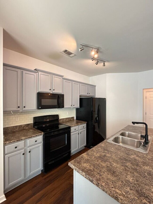 Foto del edificio - T.R. Lawing Realty Property