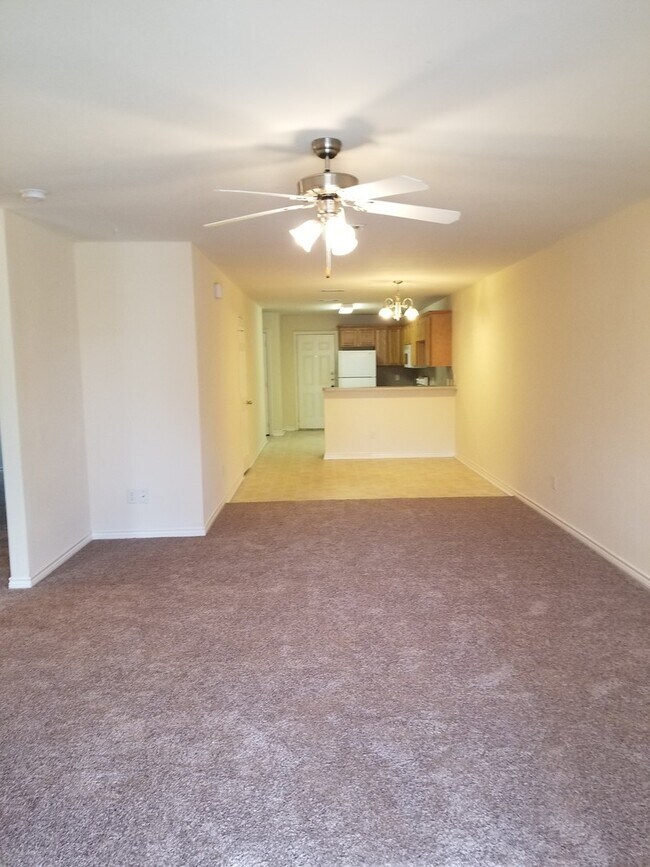 Foto del edificio - College Station - 3 bedroom / 3 bath Duple...