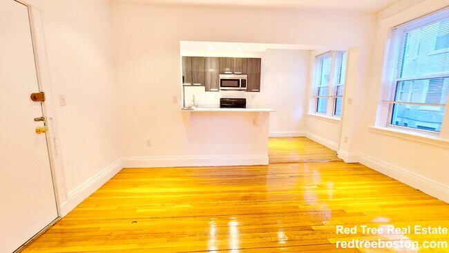 Building Photo - 125 Park Dr