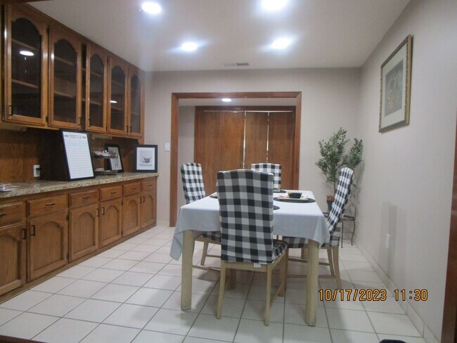 Foto del edificio - Beautiful 5 Bedroom, 3 Bathroom House with...