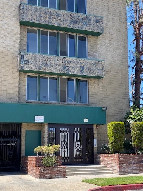 Building Photo - 303 Commonwealth Ave