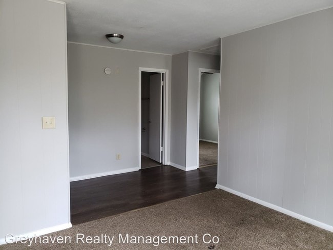 Foto del edificio - 5610-5610 Spring Garden Ln
