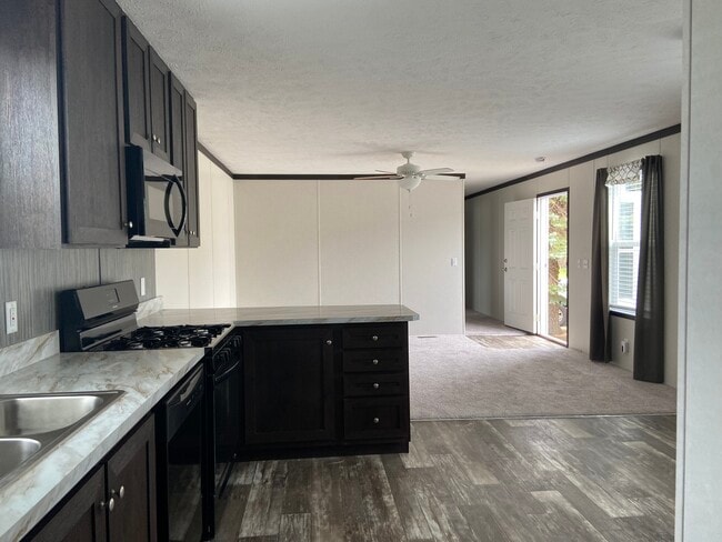 Building Photo - 176 Birch