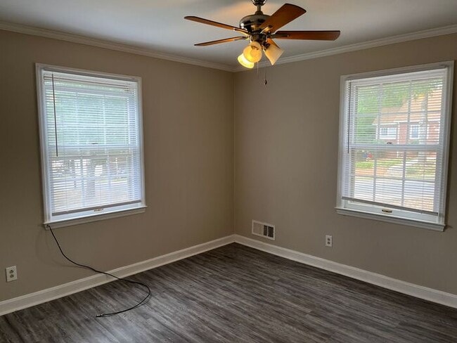 Building Photo - 606 Montgomery Ave