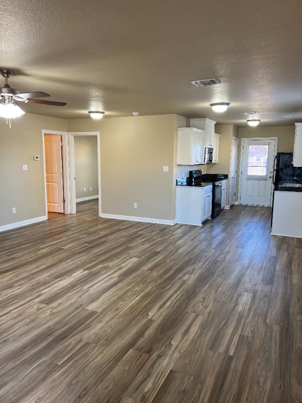 Building Photo - 907 Dart Ct