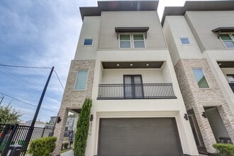 Building Photo - 2510 Tuam St