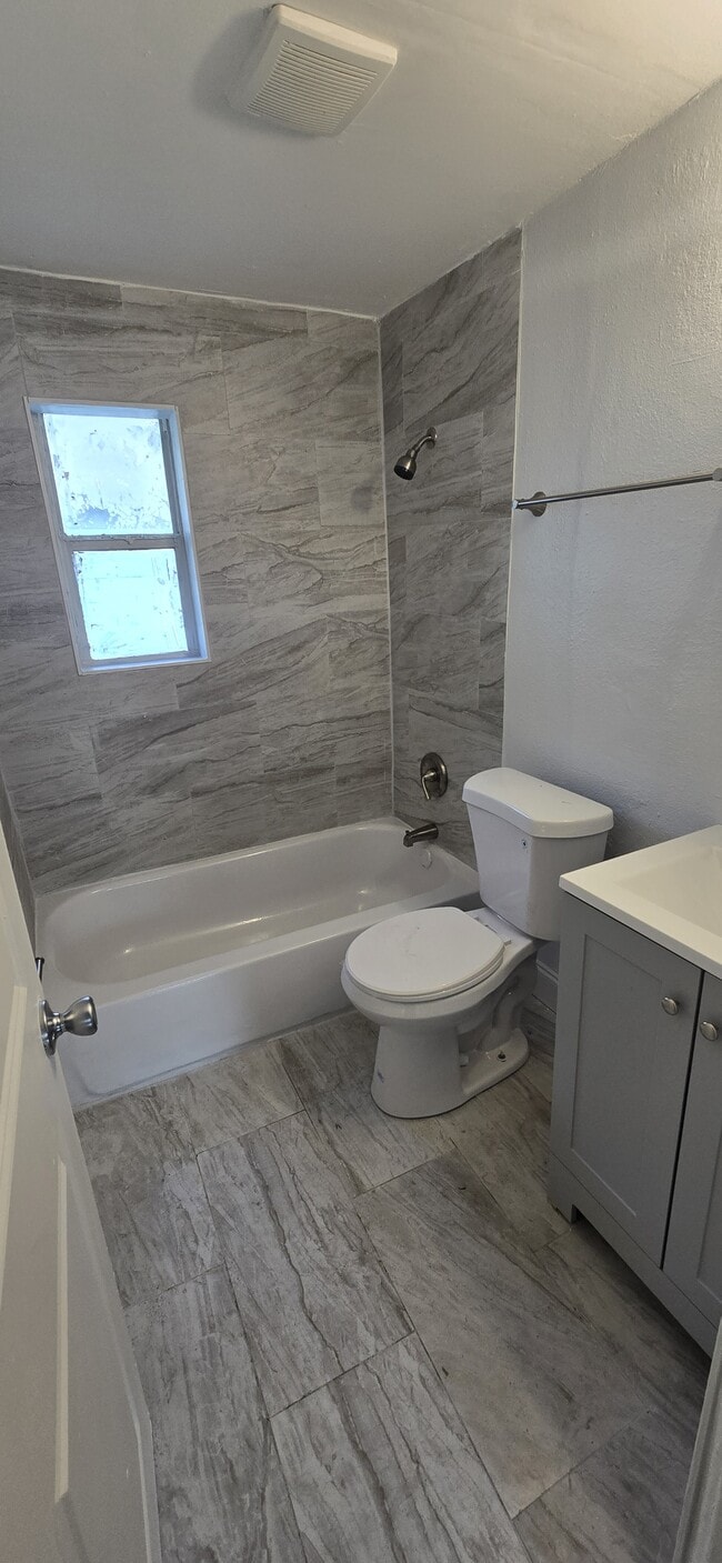 Foto del edificio - 1509 W 22nd St