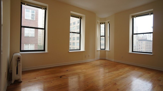Building Photo - 150 E 87th St