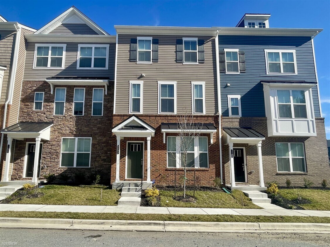 Primary Photo - 4 br, 3.5 bath Townhome - 1733 Primrose Way