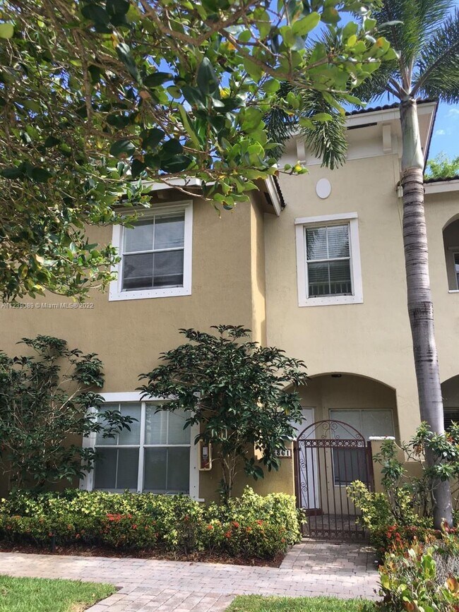 Foto del edificio - 3361 Merrick Ln