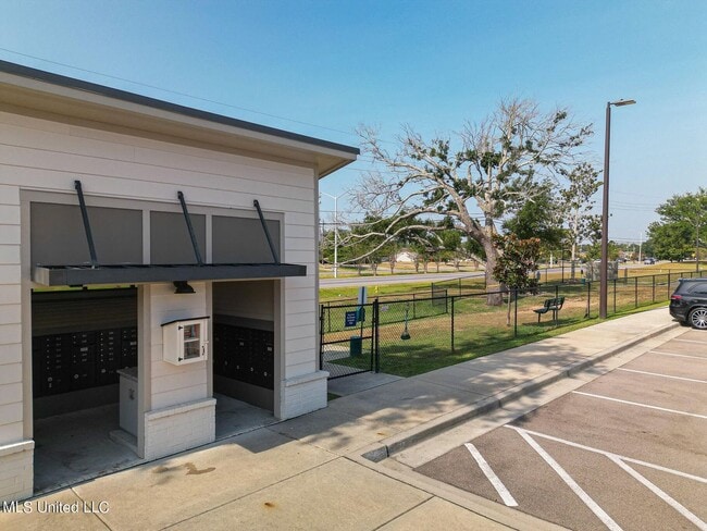Building Photo - 2 Bed 2 Bath Condo - Open Concept at the I...