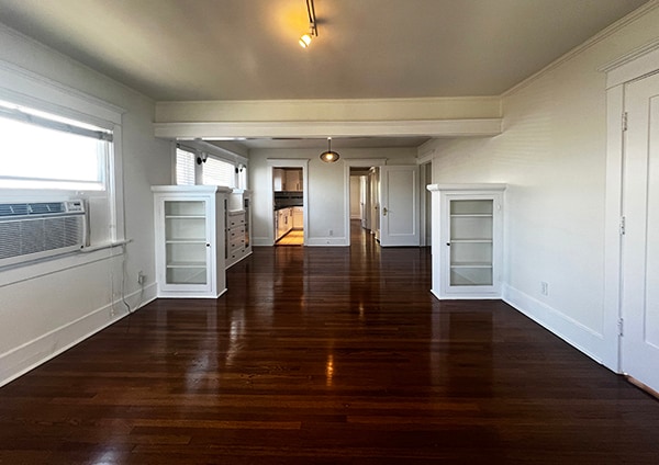 Living room w Built-ins - 1269 Bellevue Ave