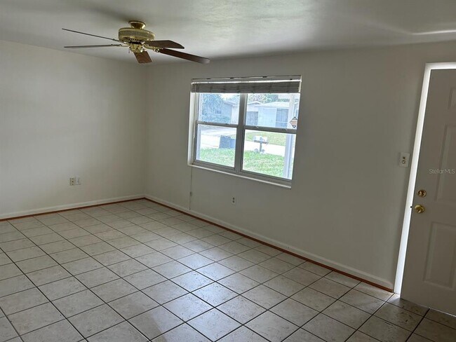 Building Photo - 2051 Hess Dr