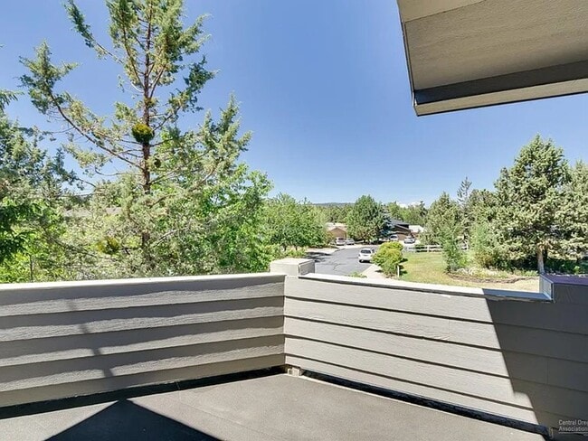 Building Photo - 2842 NE Ocker Dr