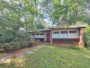 Building Photo - 1108 Knott St SE