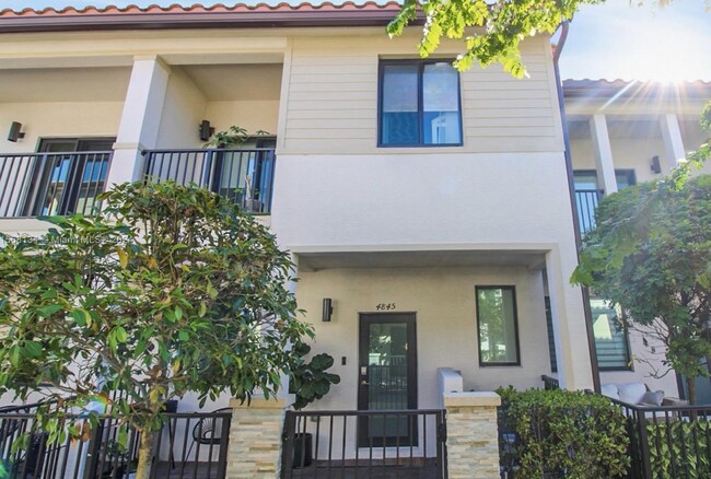 Foto del edificio - 4619 NW 83rd Pky