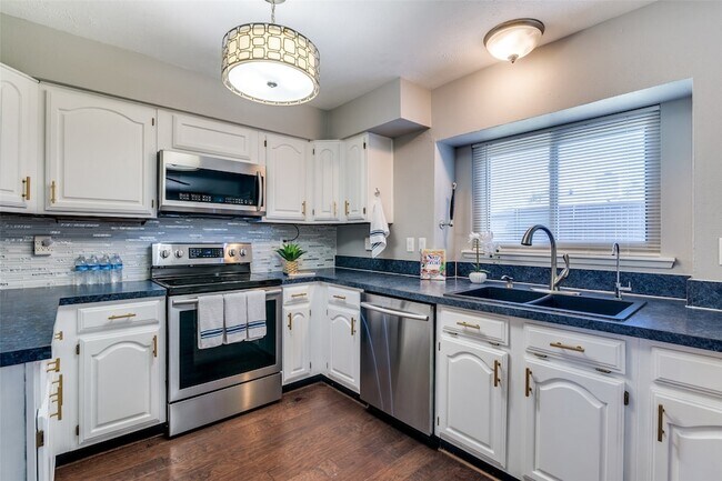 Foto del edificio - 4552 Fremont Ln