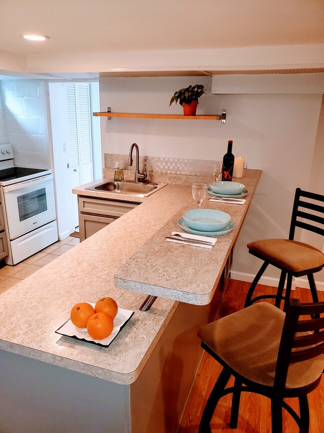 Kitchen Bar counter - 6018 43rd Ave
