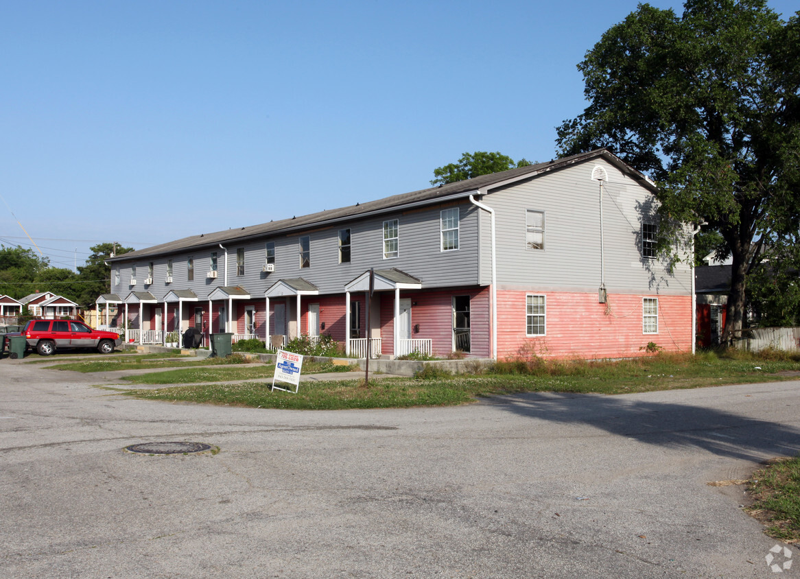 Primary Photo - 30-40 Isabella St