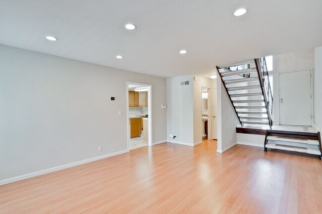 Foto del edificio - 6651 Bunker Hill Ct