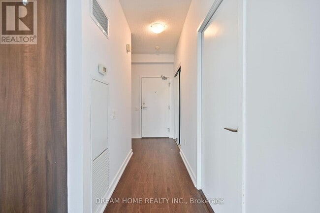 Building Photo - 121-2121 McMahon Dr