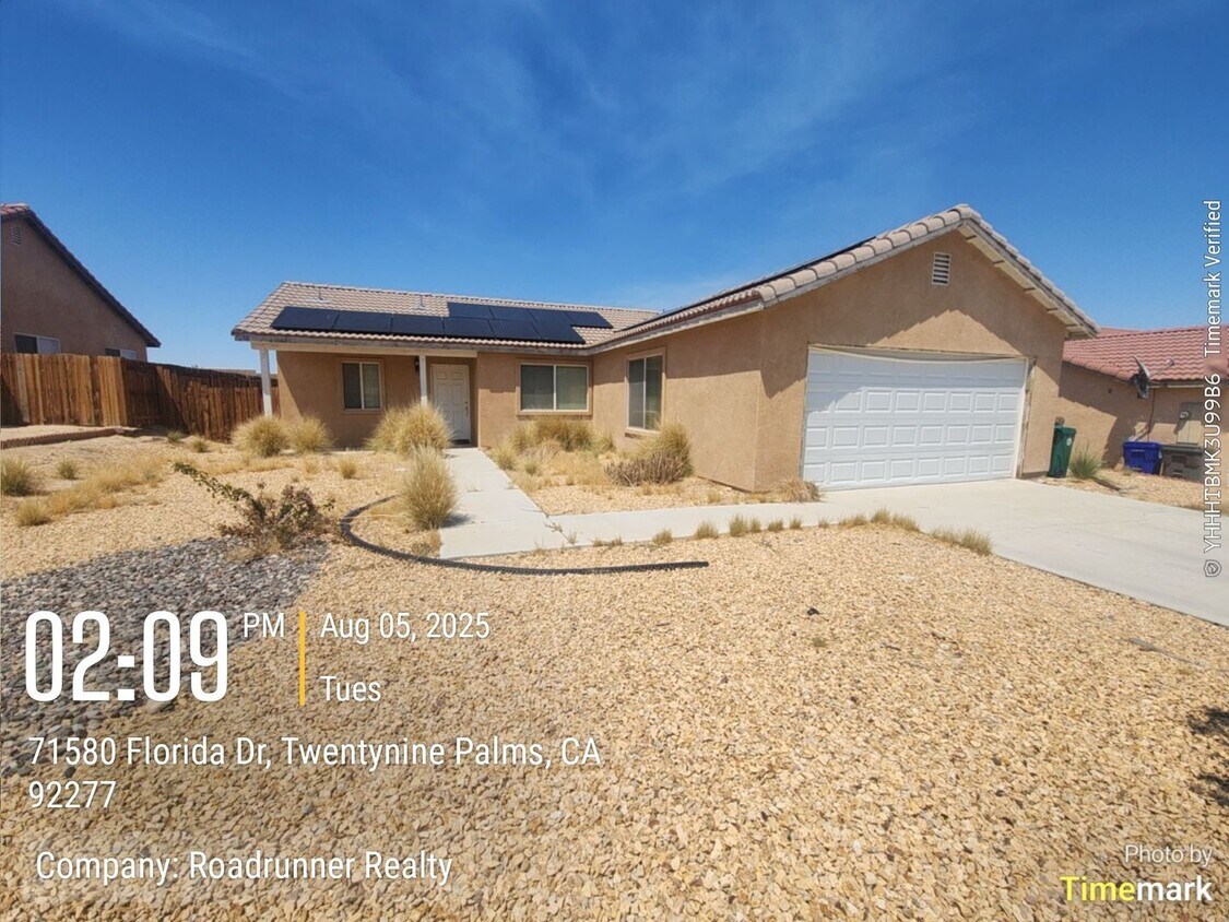Foto principal - Beautiful Home in Desert Vista Community w...