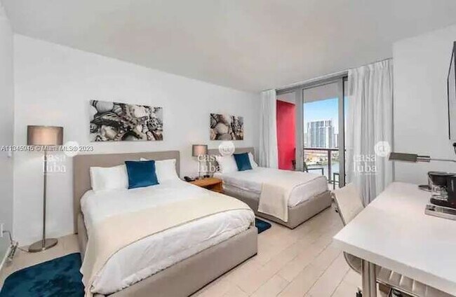 Building Photo - 2602 E Hallandale Beach Blvd