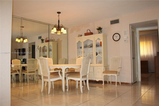 Foto del edificio - 541 Blue Heron Dr