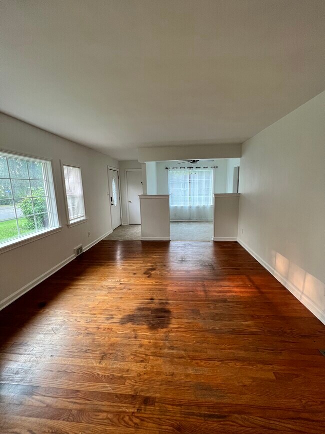 Living Room - 401 S Center St