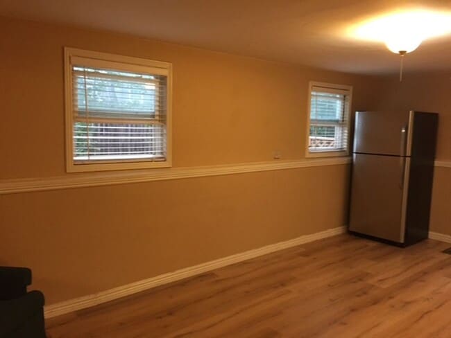 Building Photo - Walk-Out Basement 2 Bed in Golden – All Ut...