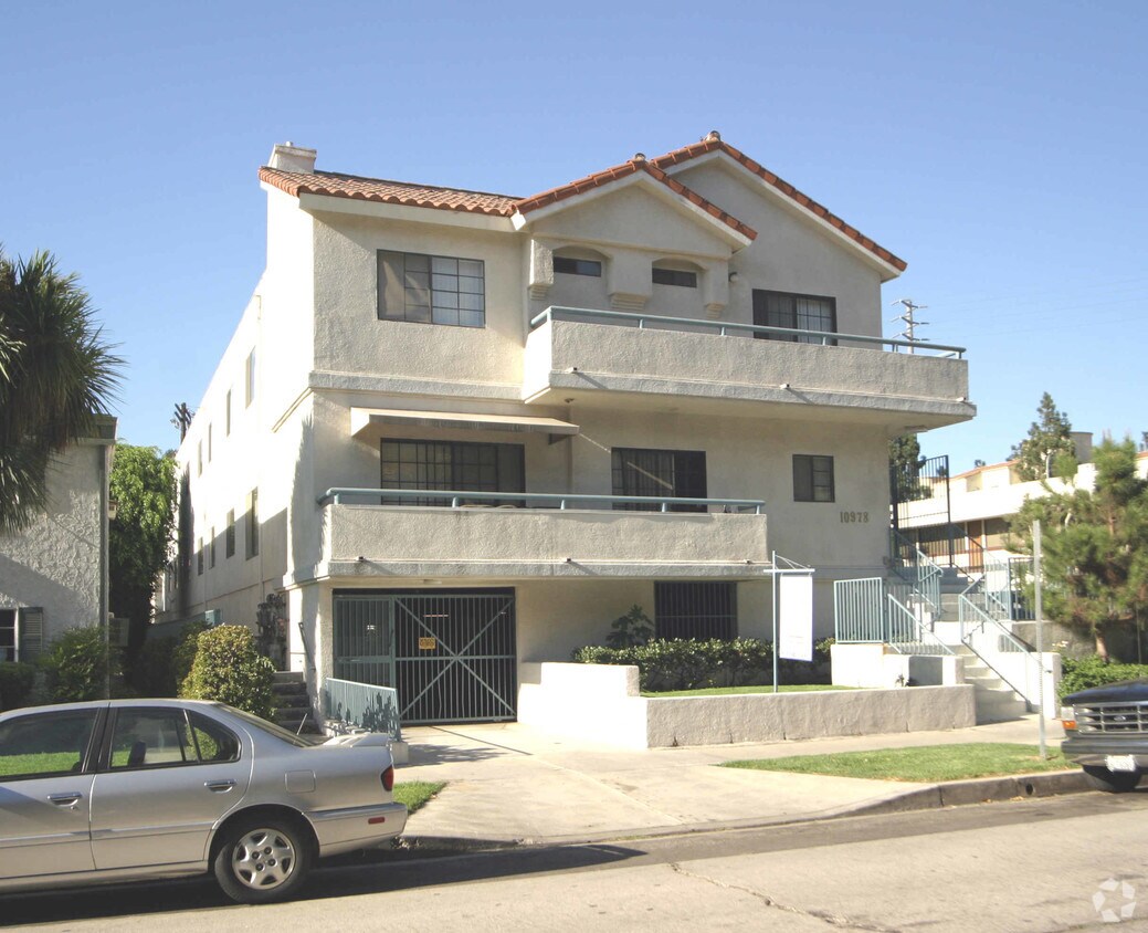 Foto del edificio - 10978 Bluffside Dr