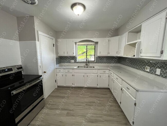 Foto del edificio - 1101 Parkside Blvd