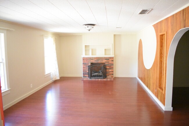 Building Photo - 400 Myrtle St