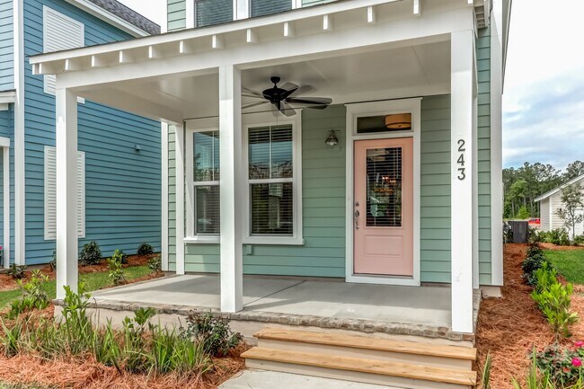 Building Photo - Beautifully Maintained 3 Bedroom, 2.5 Bath...